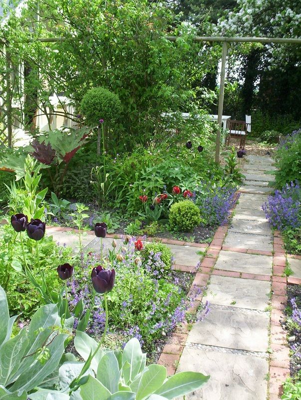 Brick-Edged Stone Pathway Charm