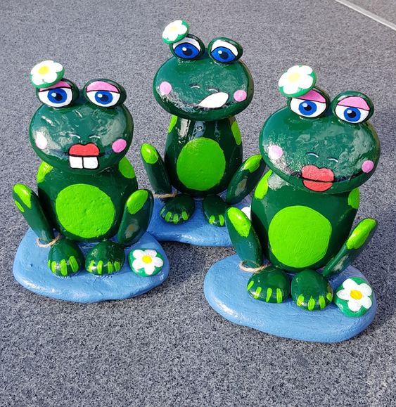 Funky Frog Pebble Trio