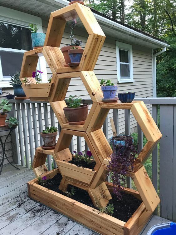 Honeycomb Pallet Planter Display