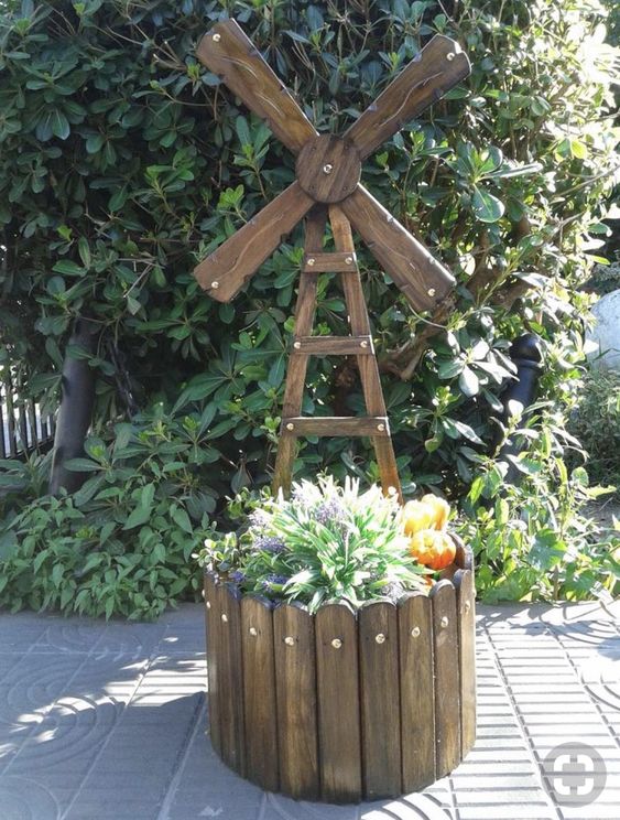 Rustic Windmill Planter from Recycled Pallets