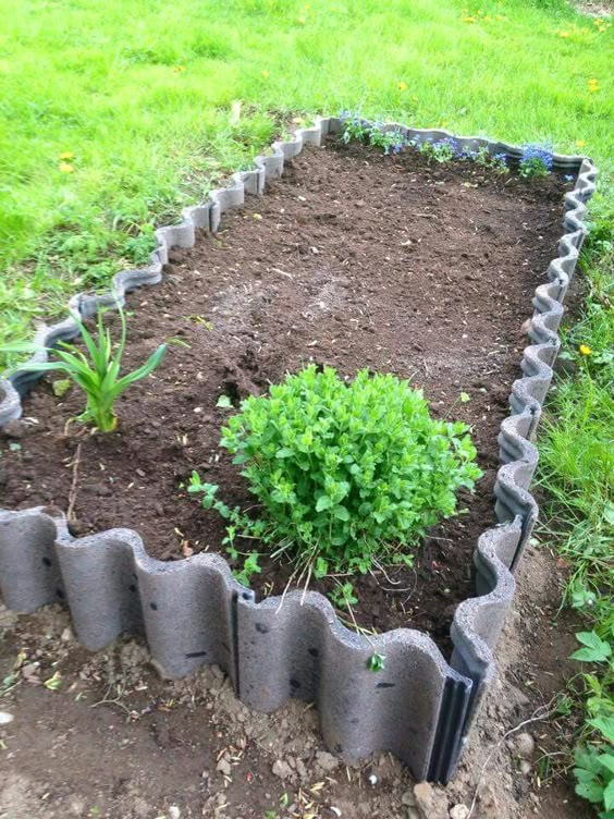 Wavy Plastic Garden Edging