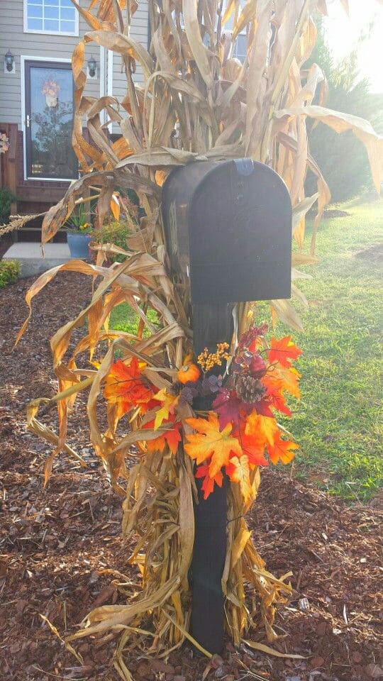 Autumnal Mailbox Decor