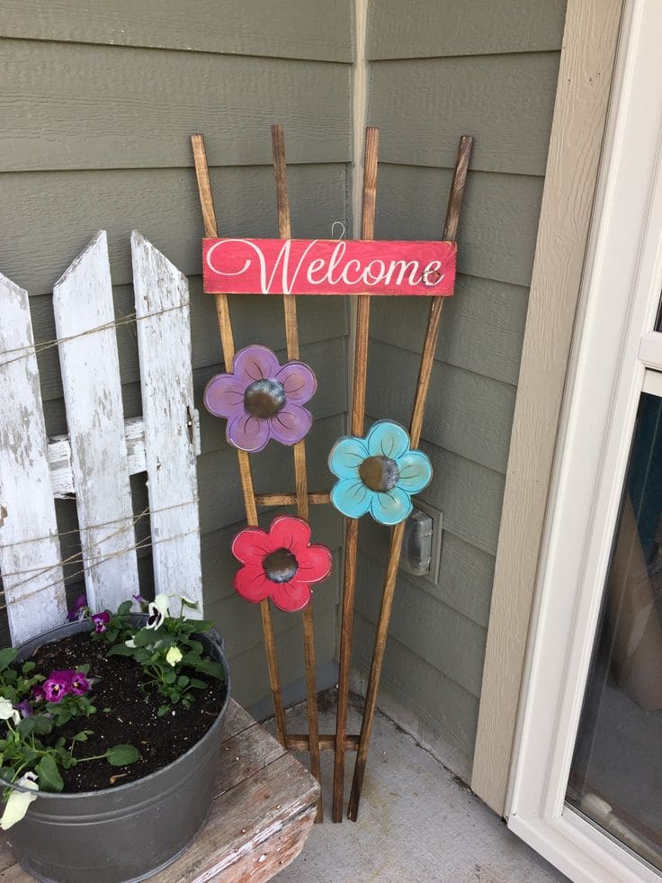 Charming Wooden Flower Welcome Sign