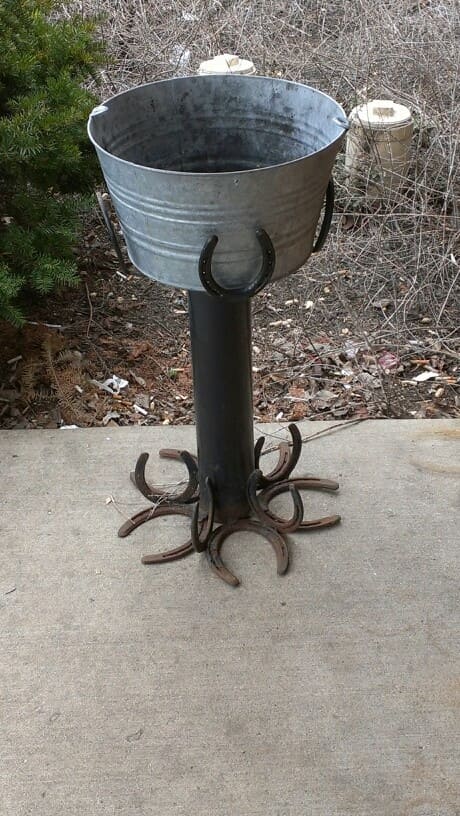 Creative Horseshoe Bucket Stand