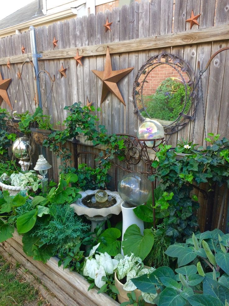 Fence with Star Accents and Lush Greenery