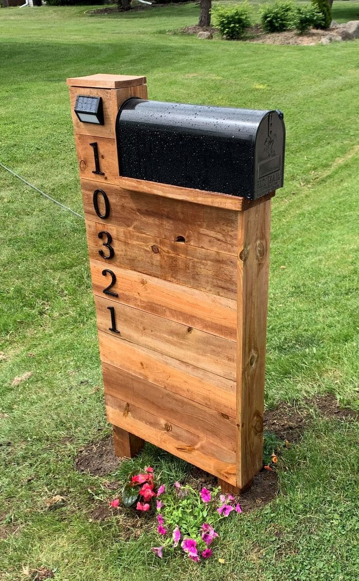 Rustic Pallets Mailbox