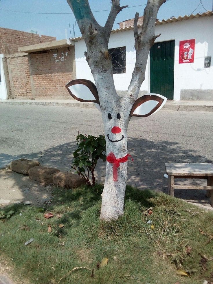 Lovely Tree Reindeer Holiday Makeover