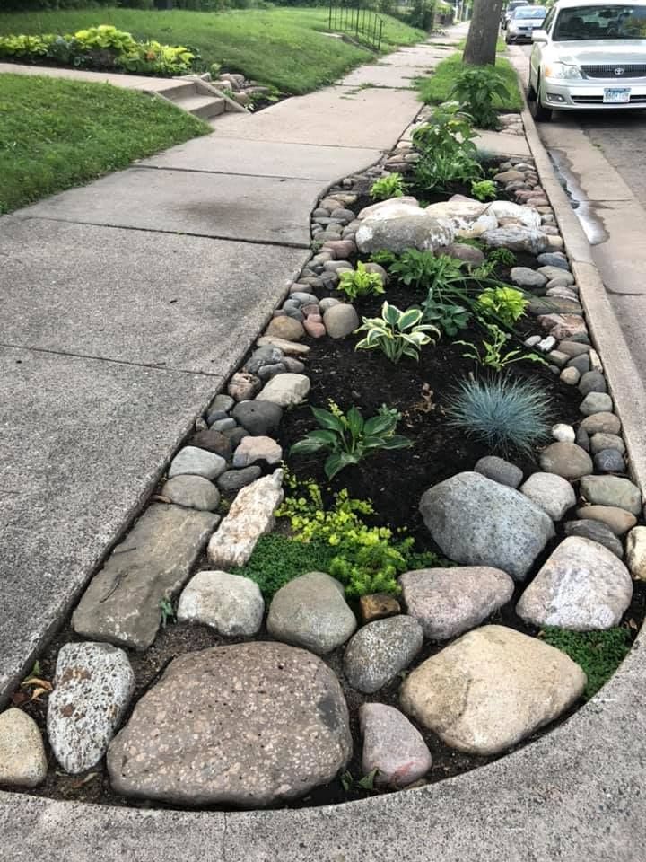 River Rock Flower Bed Design