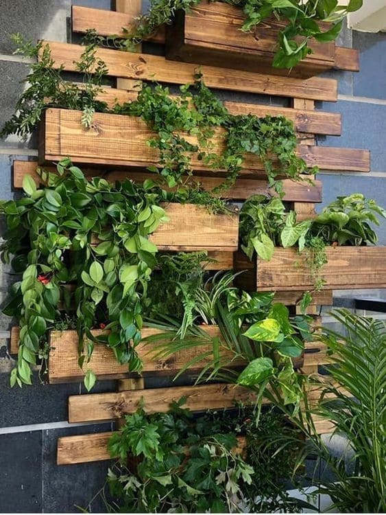 Rustic Wooden Wall Garden Design Masterpiece
